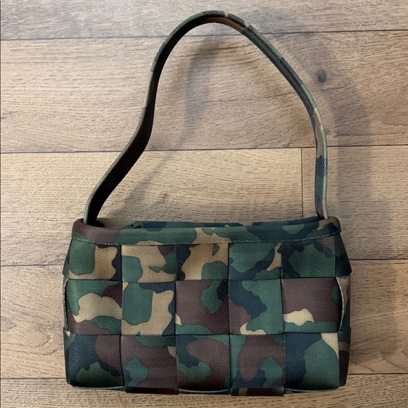 Harvey’s Seatbelt Bag Camouflage Print Shoulder Bag Army Brat Camo Originals Lux - Picture 2 of 16